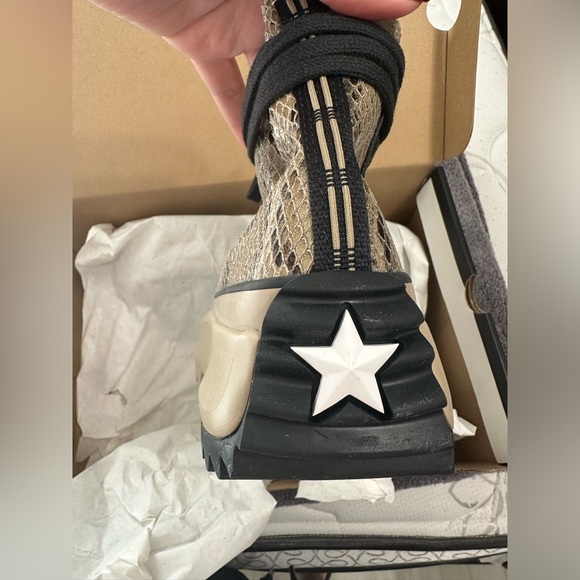 Converse RUN STAR HIKE HI
NOMAD/BLACK/WHITE - Picture 7 of 9